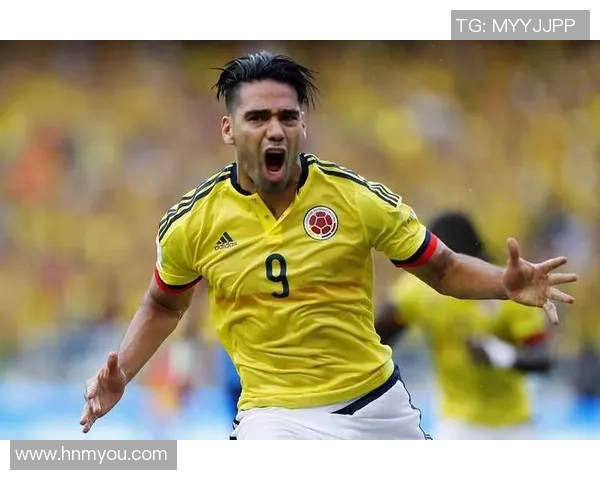 足球第一中锋的传奇之路与现代足球的演变探讨 足球第一中锋的传奇之路与现代足球的演变探讨